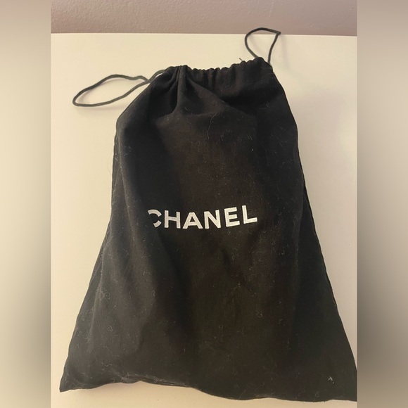 Chanel WOC Classic Logo - Black Patent Leather - Picture 4 of 14